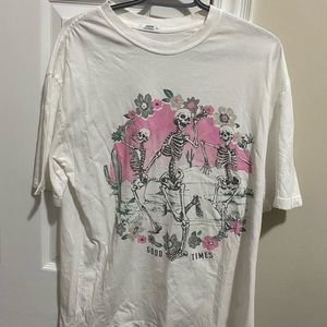 Oversized cute white tee with design size small